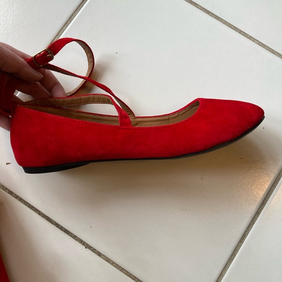 NWOT! Ollio Women’s Faux Suede Cross-Strap Flat - Picture 8 of 10